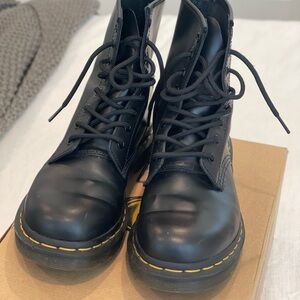 DR. MARTENS 1460 Womens Boots Black Leather Lace-Up Boots